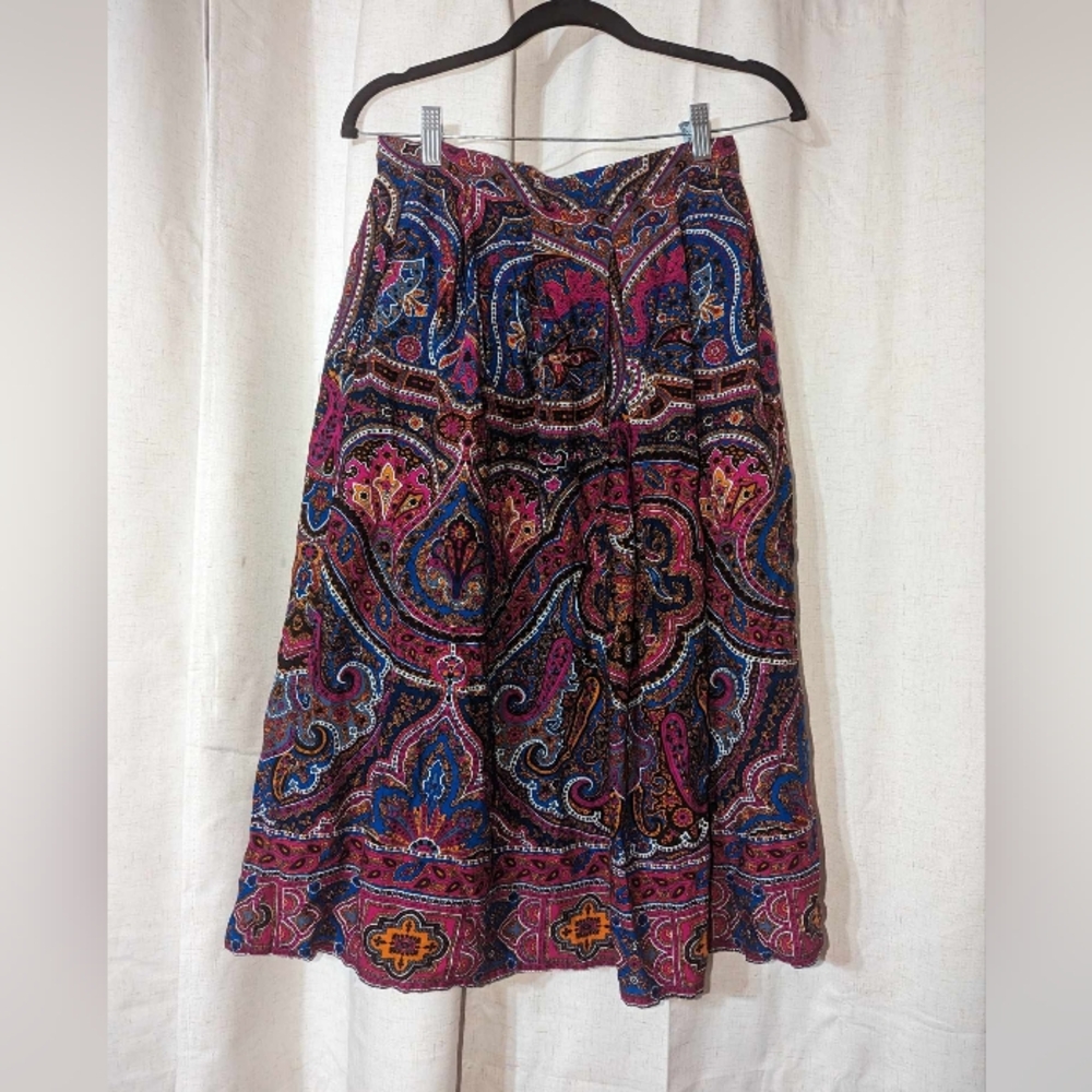 Union Made Paisley Pleated Skirt With Pockets.